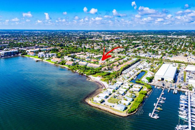 111 N North Lakeshore Drive, Hypoluxo, FL 33462