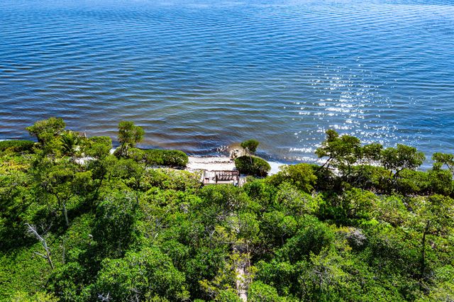 111 N North Lakeshore Drive, Hypoluxo, FL 33462