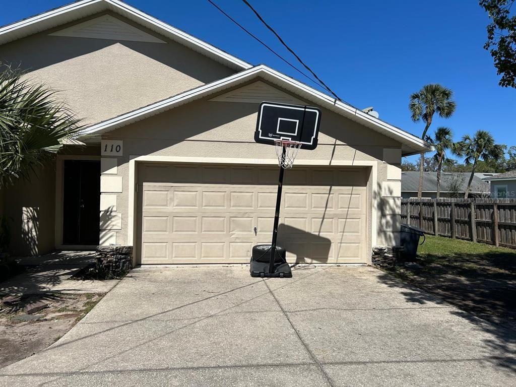 Image 3 of property listing at 110 TYSON COURT, Oviedo, FL 32765