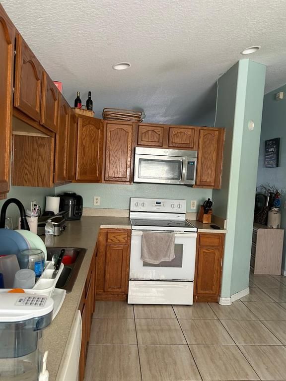 Image 6 of property listing at 110 TYSON COURT, Oviedo, FL 32765
