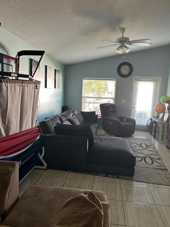 Image 9 of property listing at 110 TYSON COURT, Oviedo, FL 32765