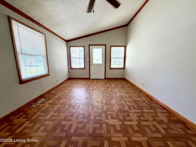 5210 Delaware Dr, Louisville, KY 40218