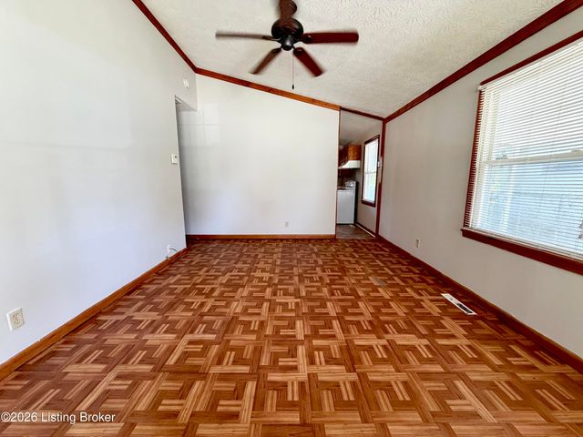 5210 Delaware Dr, Louisville, KY 40218
