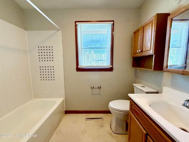 5210 Delaware Dr, Louisville, KY 40218