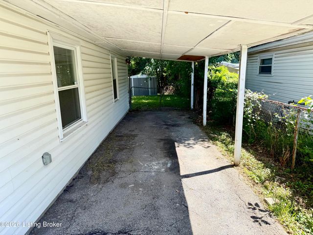 5210 Delaware Dr, Louisville, KY 40218