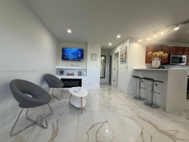 208 NW 7th St 1-2, Hallandale Beach, FL 33009