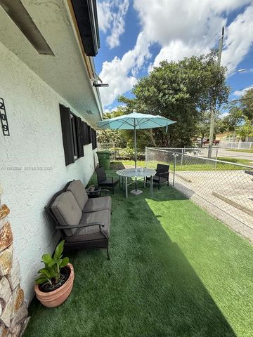 208 NW 7th St 1-2, Hallandale Beach, FL 33009