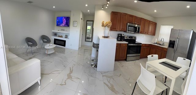 208 NW 7th St 1-2, Hallandale Beach, FL 33009