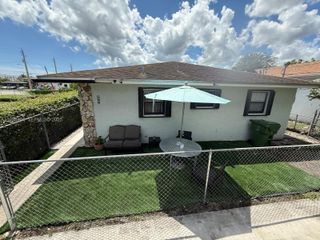 208 NW 7th St 1-2, Hallandale Beach, FL 33009
