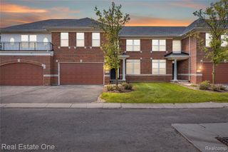 7382 Gateway Drive, West Bloomfield, MI 48322