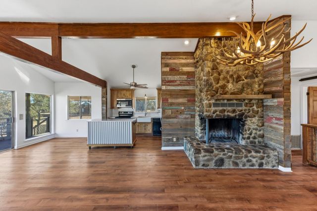 729A Nomad DR, Spicewood, TX 78669