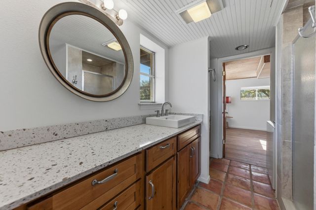 729A Nomad DR, Spicewood, TX 78669