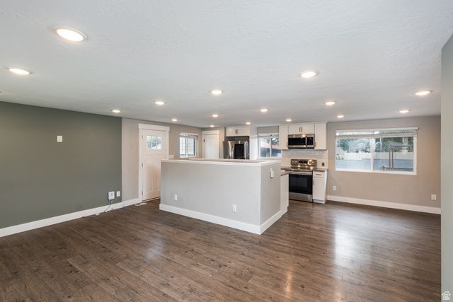 661 E WYANDOTTE AVE, Sandy, UT 84070