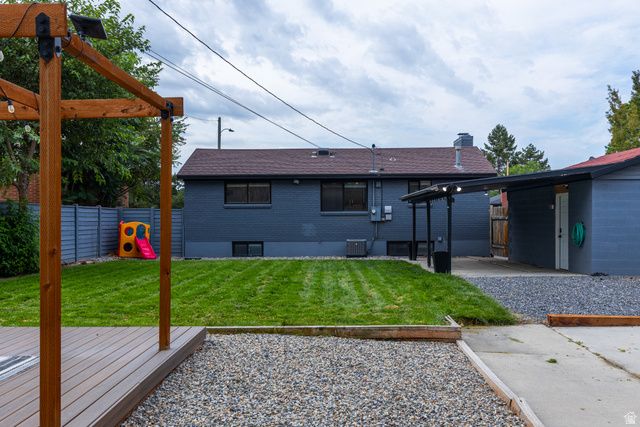661 E WYANDOTTE AVE, Sandy, UT 84070