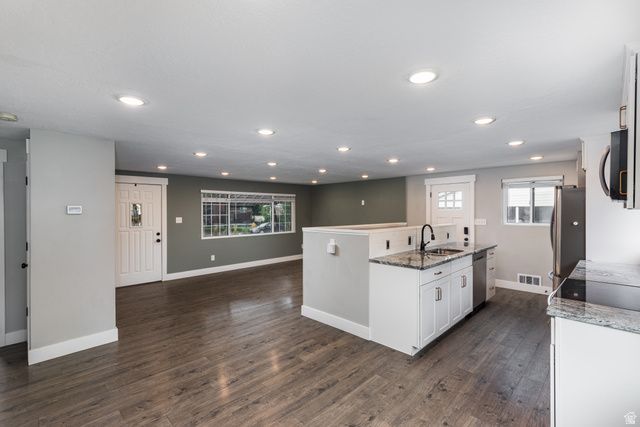 661 E WYANDOTTE AVE, Sandy, UT 84070