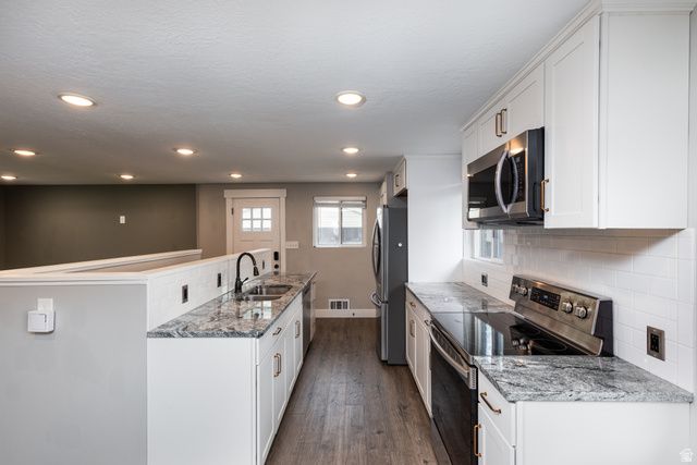 661 E WYANDOTTE AVE, Sandy, UT 84070
