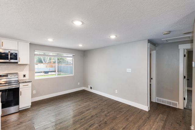 661 E WYANDOTTE AVE, Sandy, UT 84070