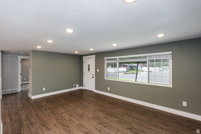 661 E WYANDOTTE AVE, Sandy, UT 84070