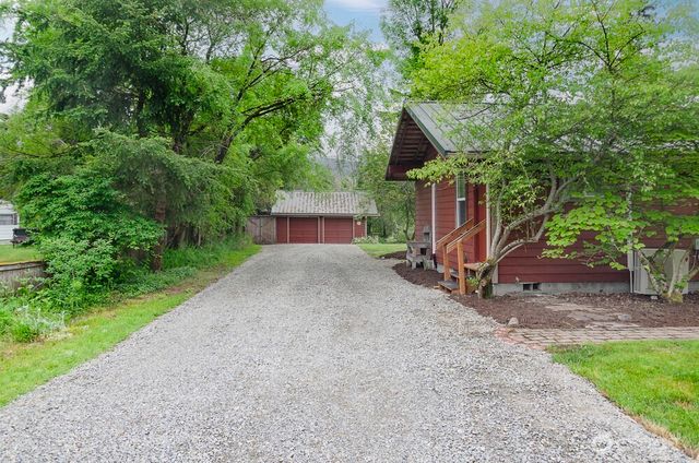 17631 Old Barn Road SE, Yelm, WA 98597