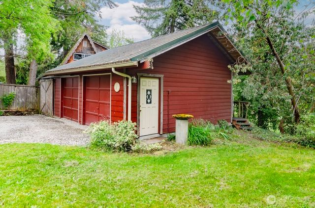 17631 Old Barn Road SE, Yelm, WA 98597