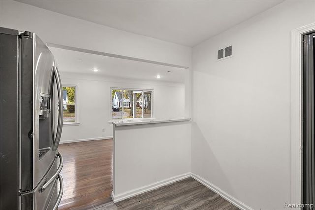 24221 Cloverlawn Street, Oak Park, MI 48237