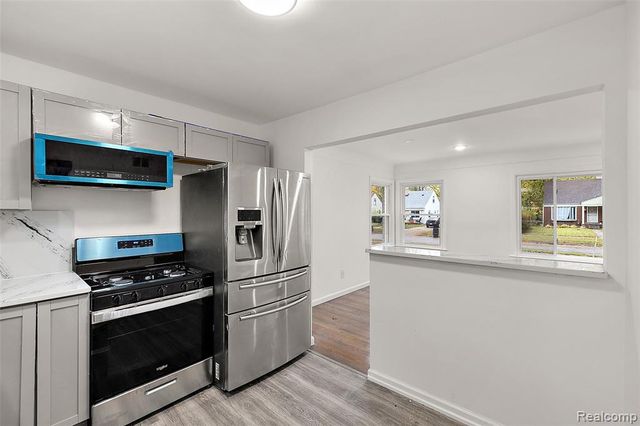 24221 Cloverlawn Street, Oak Park, MI 48237