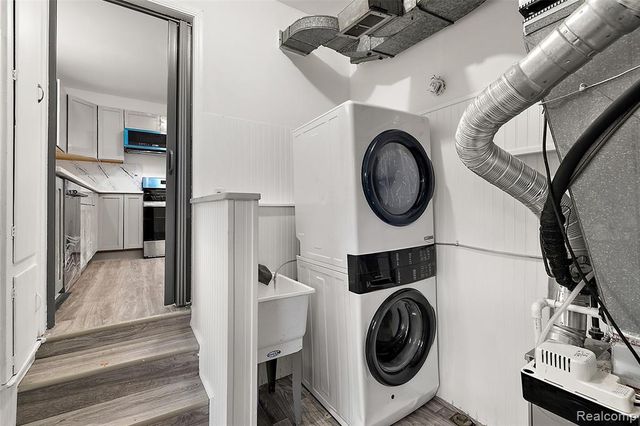 24221 Cloverlawn Street, Oak Park, MI 48237