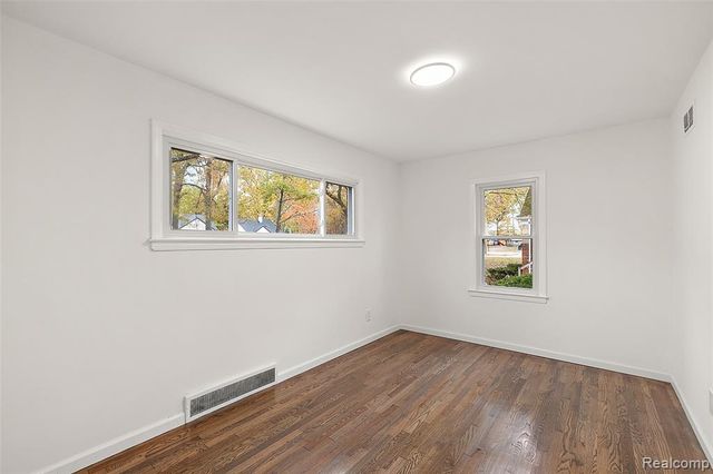 24221 Cloverlawn Street, Oak Park, MI 48237