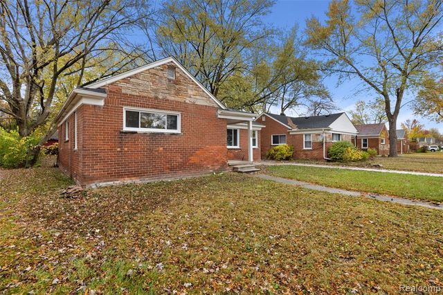 24221 Cloverlawn Street, Oak Park, MI 48237