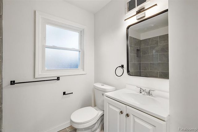 24221 Cloverlawn Street, Oak Park, MI 48237