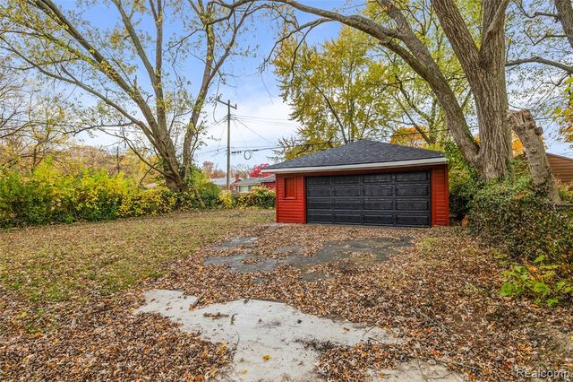 24221 Cloverlawn Street, Oak Park, MI 48237