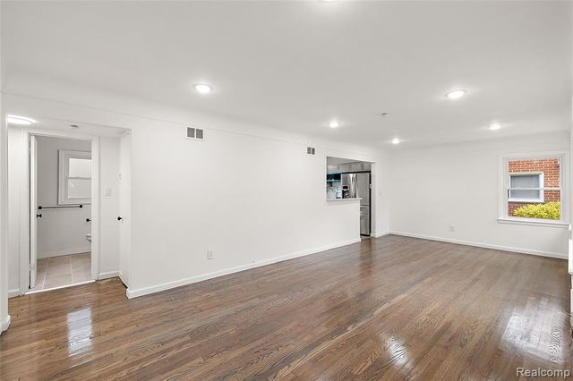 24221 Cloverlawn Street, Oak Park, MI 48237