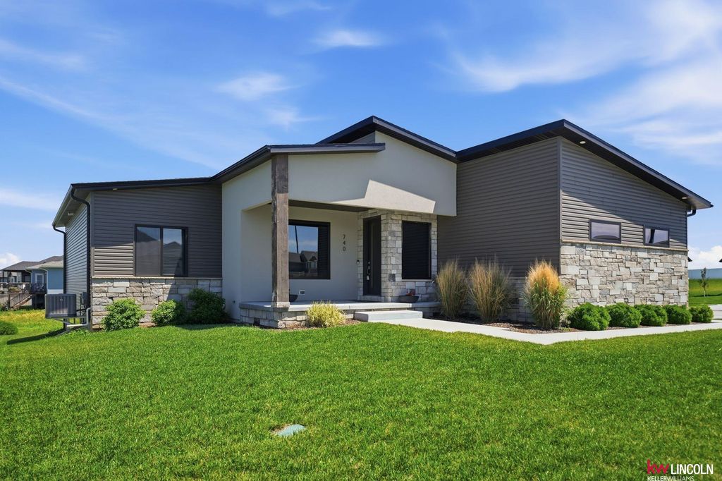 740 W Panorama Road, Lincoln, NE 68523