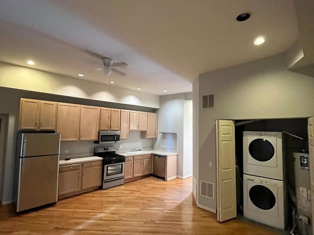 729 W Grand Avenue 4F, Chicago, IL 60654