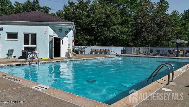 19 Lake Avenue, 6A, East Brunswick, NJ 08816