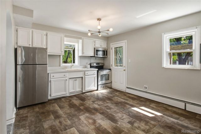 25433 McDonald Street, Dearborn Heights, MI 48125