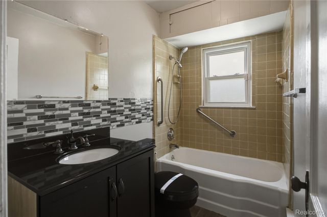 25433 McDonald Street, Dearborn Heights, MI 48125