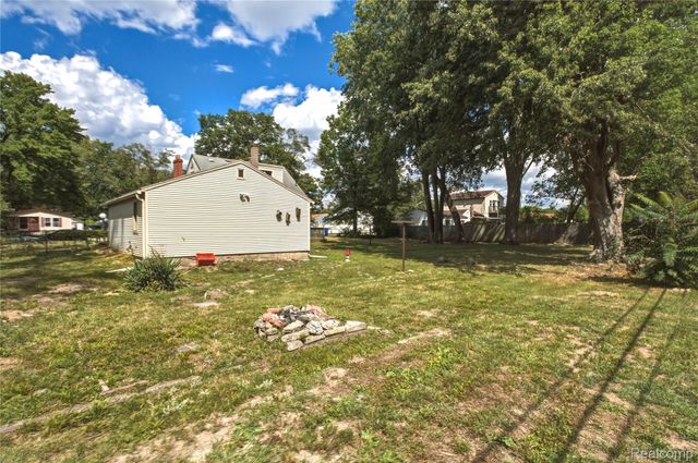 25433 McDonald Street, Dearborn Heights, MI 48125