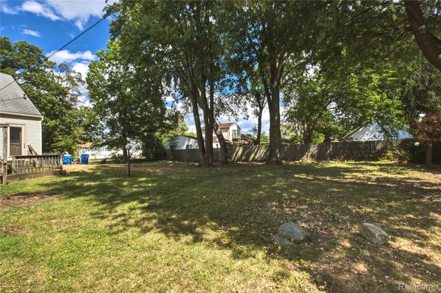 25433 McDonald Street, Dearborn Heights, MI 48125
