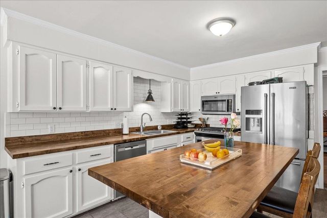 254 Heathwood Drive, Spartanburg, SC 29307