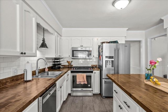 254 Heathwood Drive, Spartanburg, SC 29307