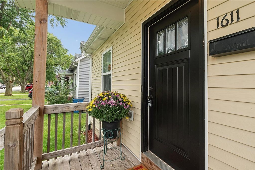 1611 E WASHINGTON Street, Joliet, IL 60433 — photo 3