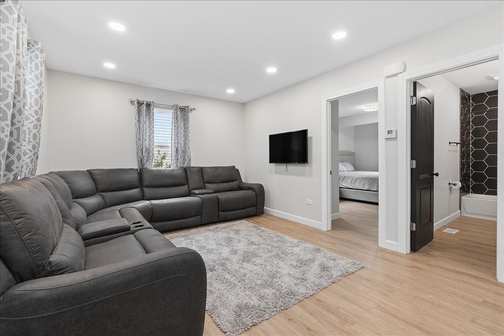 1611 E WASHINGTON Street, Joliet, IL 60433 — photo 5