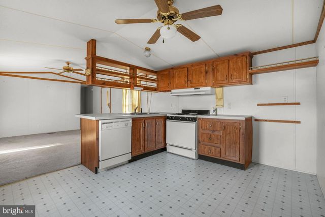 5186 COLEYS LN, Chincoteague Island, VA 23336