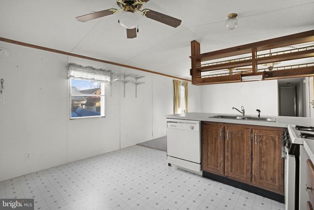 5186 COLEYS LN, Chincoteague Island, VA 23336