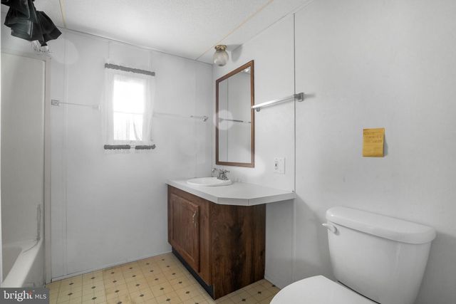 5186 COLEYS LN, Chincoteague Island, VA 23336