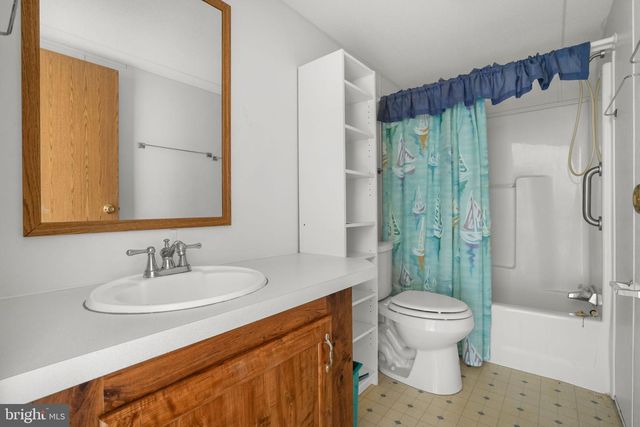 5186 COLEYS LN, Chincoteague Island, VA 23336