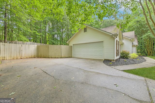 384 Marsha Way, Sharpsburg, GA 30277