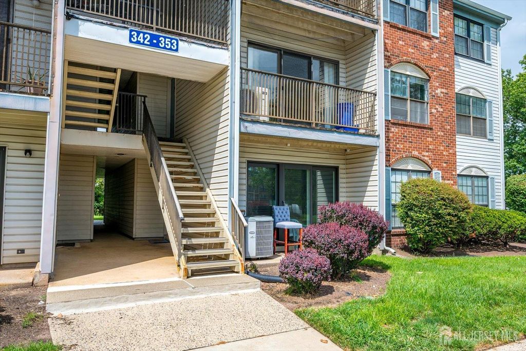 349 Lancaster Court, Piscataway, NJ 08854