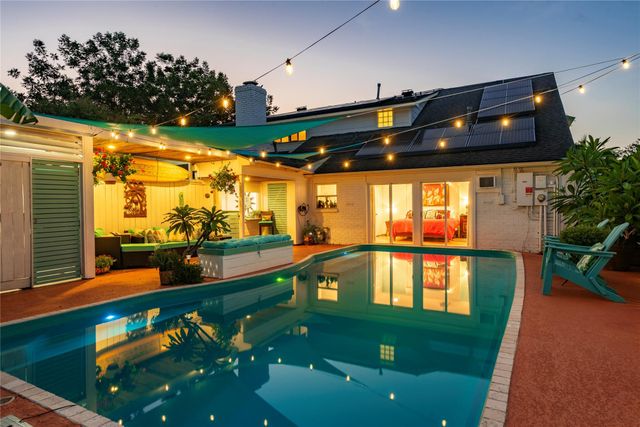 1902 Port Royal Drive, Nassau Bay, TX 77058